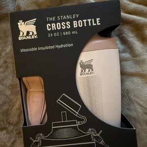 Stanley Cross Bottle 23 oz in Pink